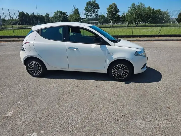 Lancia Ypsilon 2016 photo 4