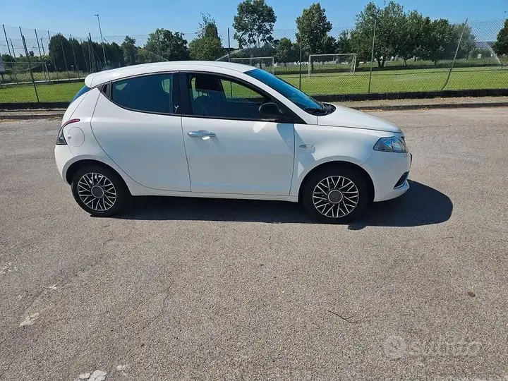 Lancia Ypsilon 2016 photo 3
