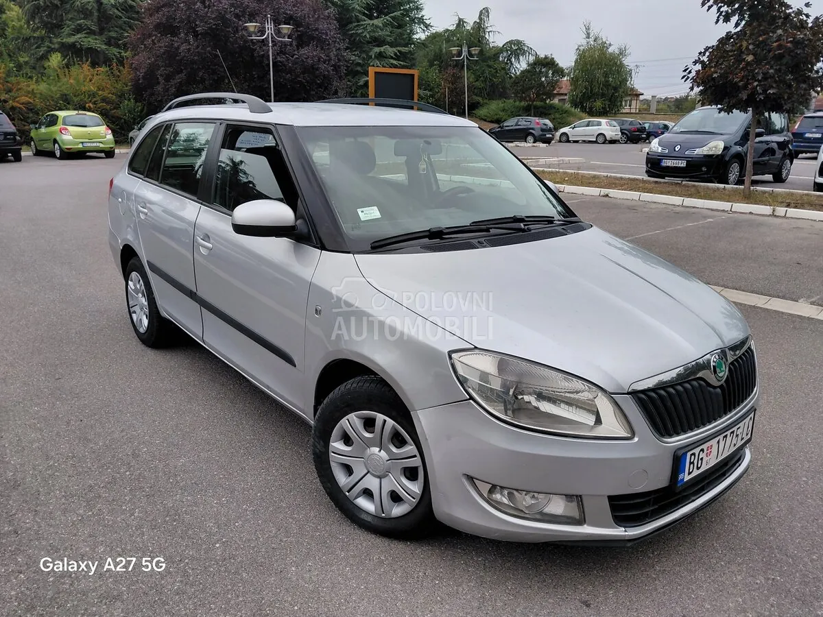 Skoda Fabia 2012 photo 3