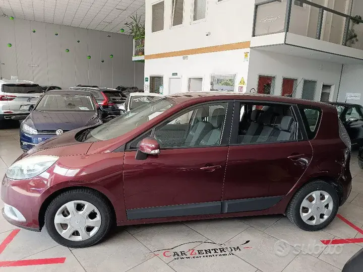 Renault Scenic 2013 photo 2