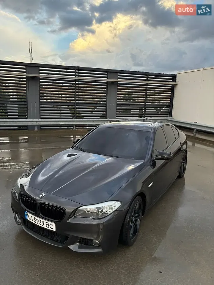 BMW 5 Series 2012 photo 2