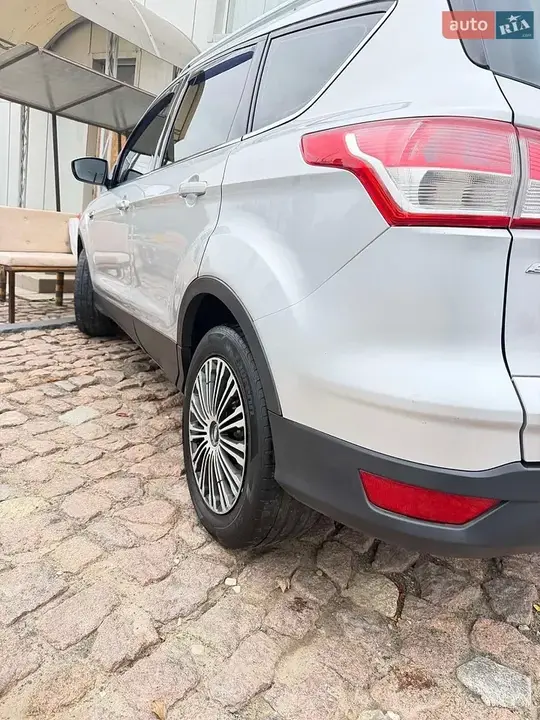 Ford Escape 2016 photo 3
