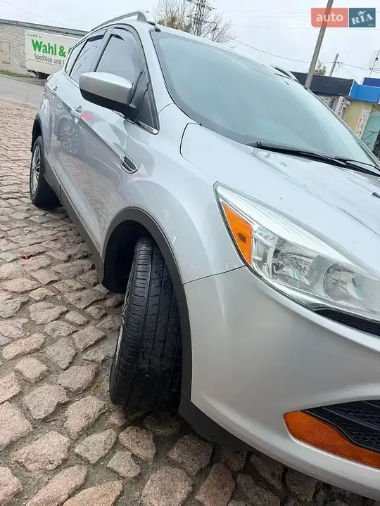 Ford Escape 2016 photo 2