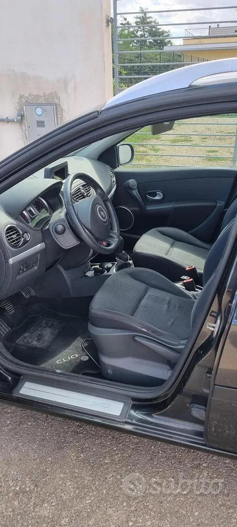 Renault Clio 2010 photo 5
