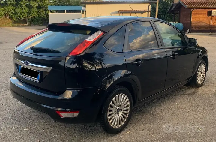 Ford Focus 2010 photo 3