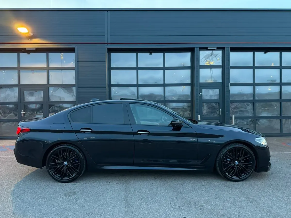BMW 5 Series 2017 photo 3