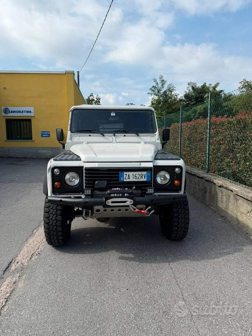 Land Rover Defender 2003 photo 2