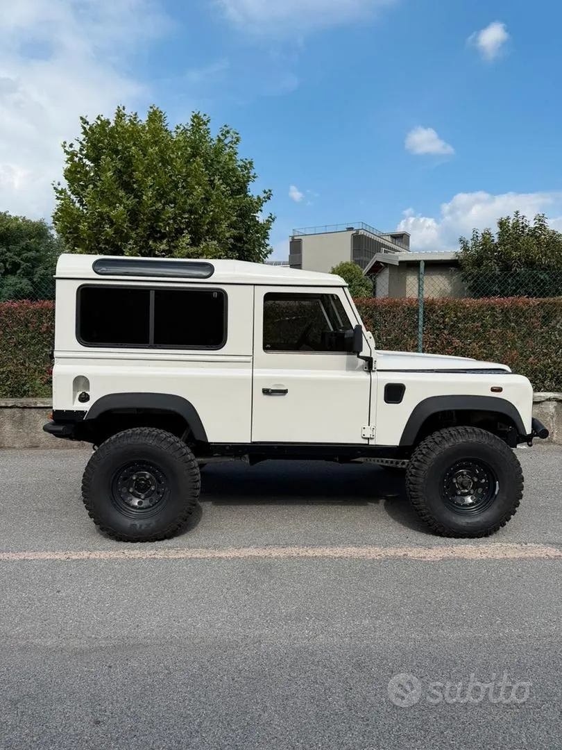 Land Rover Defender 2003 photo 3