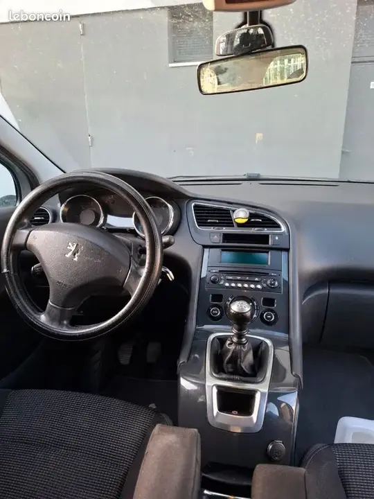 Peugeot 5008 2010 photo 3