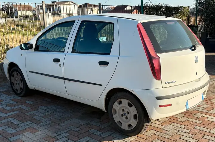 Fiat Punto 2006 photo 2