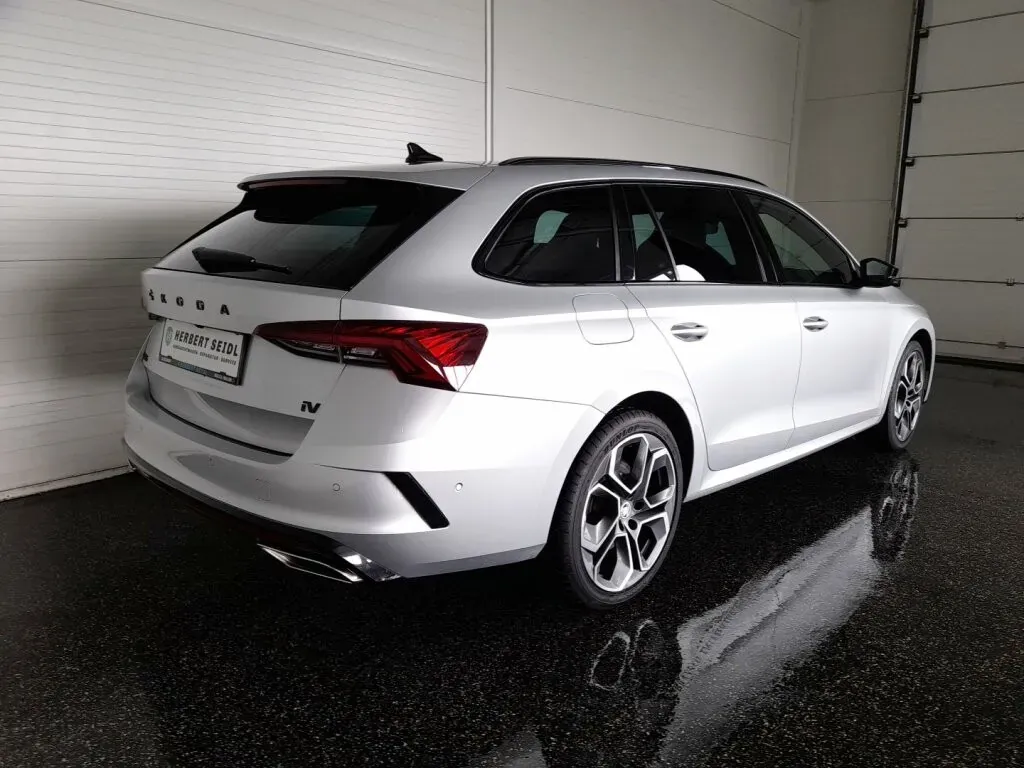 Skoda Octavia 2022 photo 2
