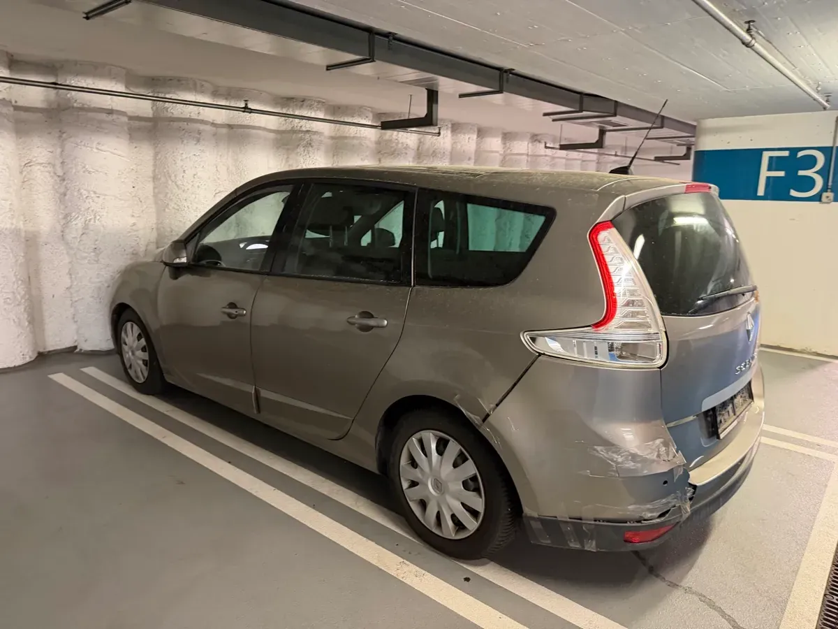 Renault Scenic 2010 photo 2