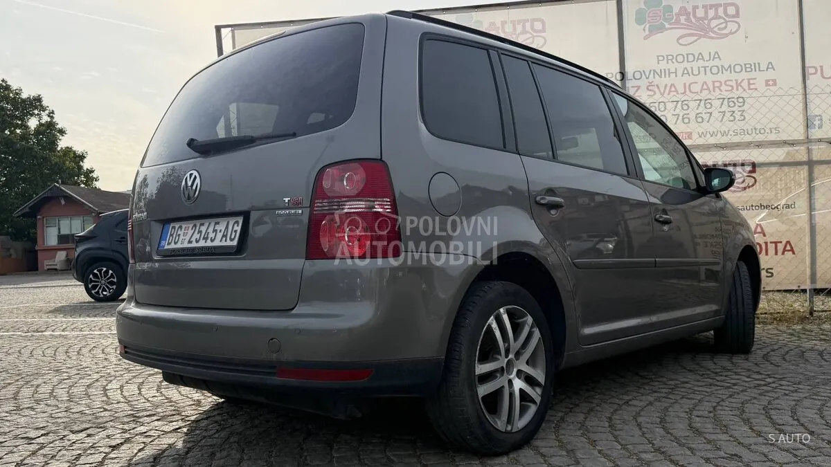 Volkswagen Touran 2009 photo 4