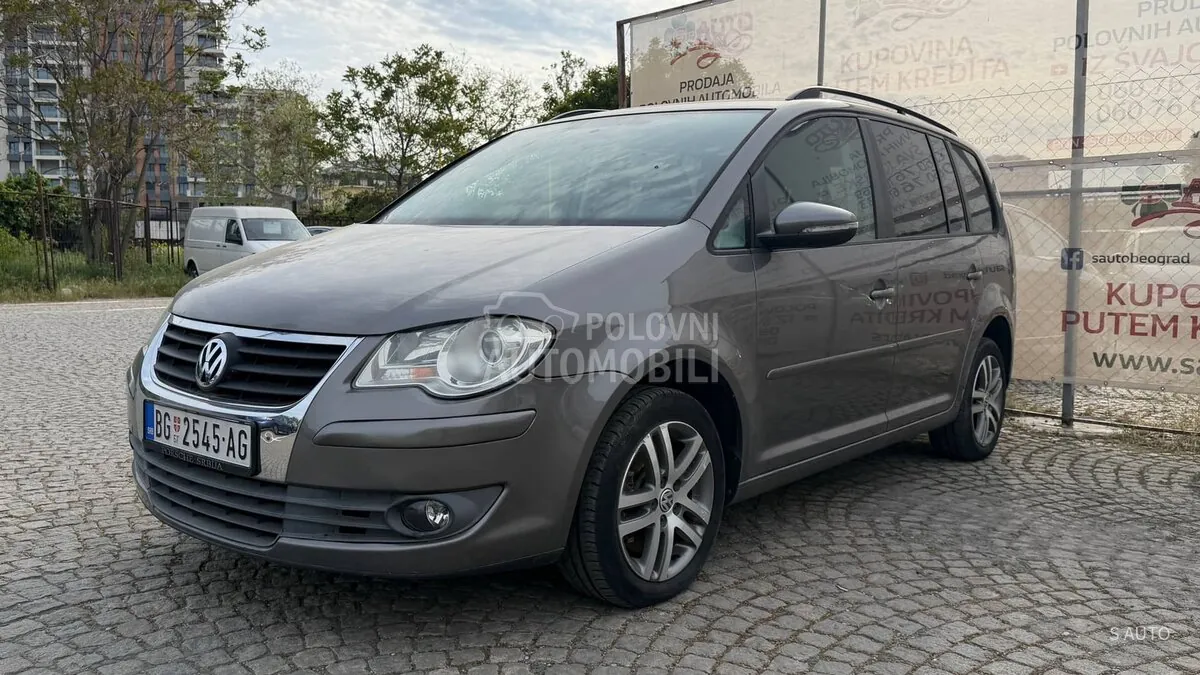 Volkswagen Touran 2009 photo 3