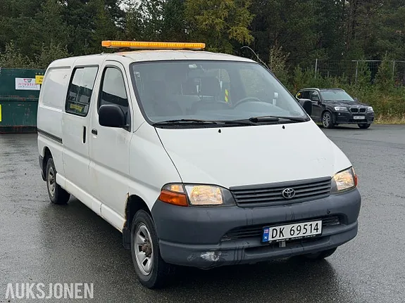 Toyota Hiace 2003 photo 2