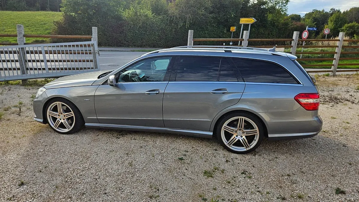 Mercedes-Benz E-Class 2010 photo 2