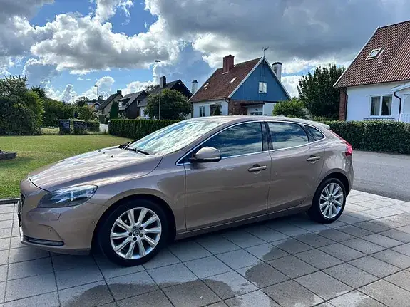 Volvo V40 2013 photo 2