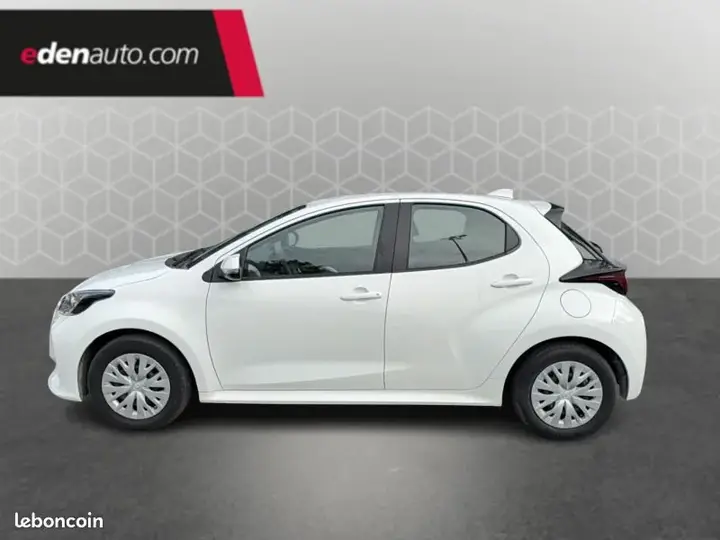 Toyota Yaris 2022 photo 2