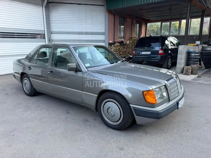 Mercedes-Benz E 250 1990 photo 2