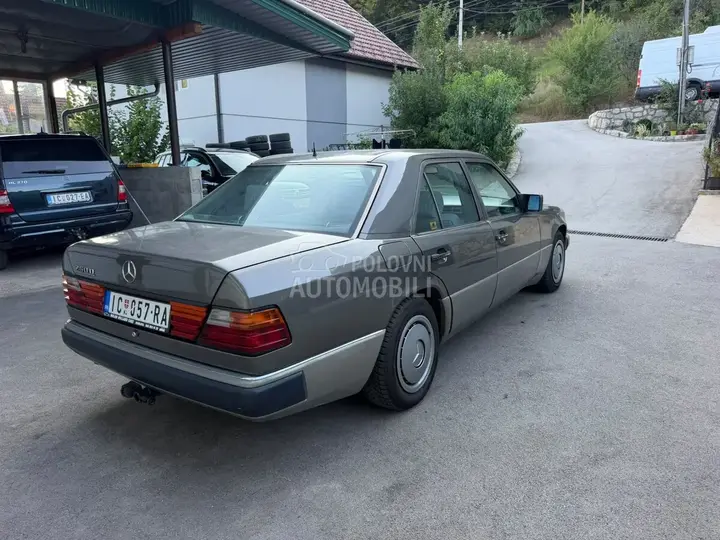 Mercedes-Benz E 250 1990 photo 3