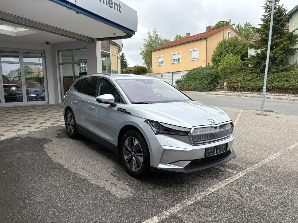 Skoda Enyaq 2023 photo 2