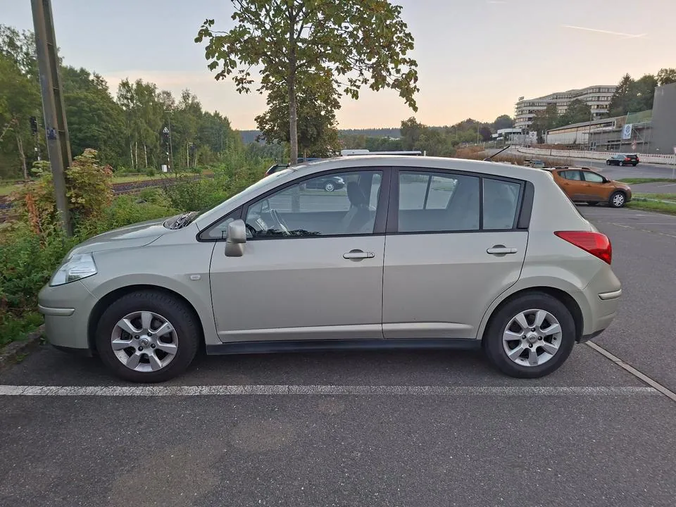 Nissan Tiida