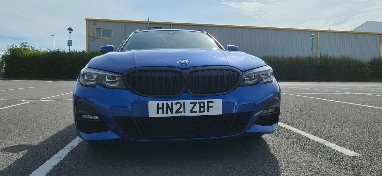 BMW 3 Series 2021 photo 3