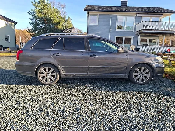Toyota Avensis 2009 photo 2