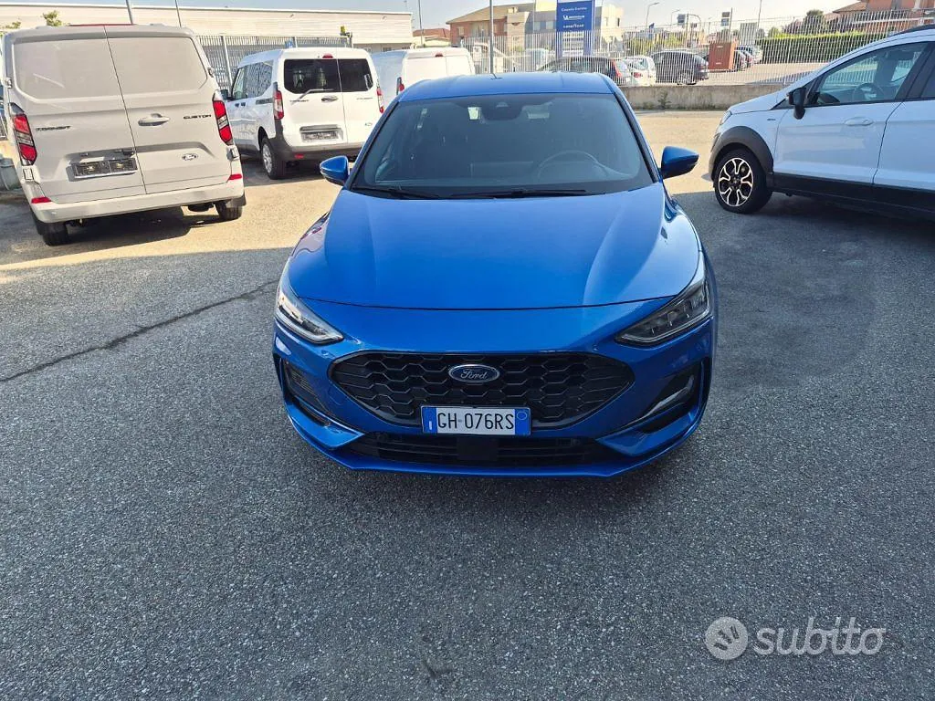 Ford Focus 2022 photo 2