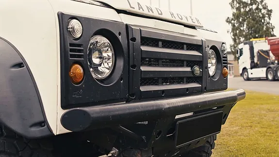 Land Rover Defender 110 1999 photo 4