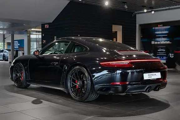 Porsche 911 Carrera 4 Gts 2017 photo 3