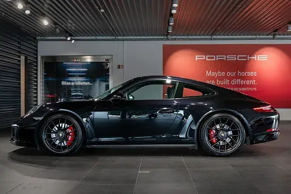 Porsche 911 Carrera 4 Gts 2017 photo 2