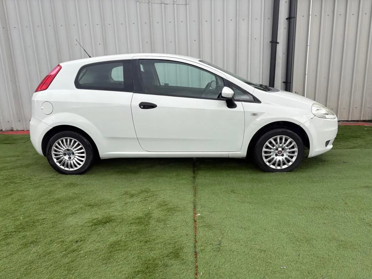 Fiat Grande Punto 2009 photo 3