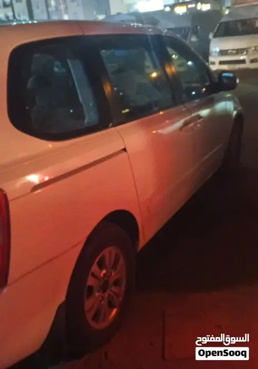 Kia Carnival 2012 photo 5