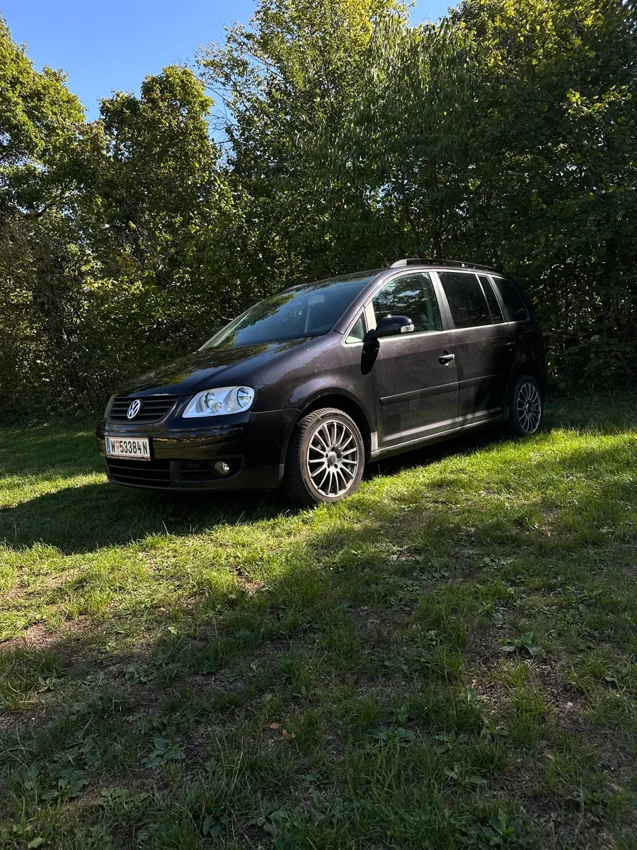Volkswagen Touran 2005 photo 2