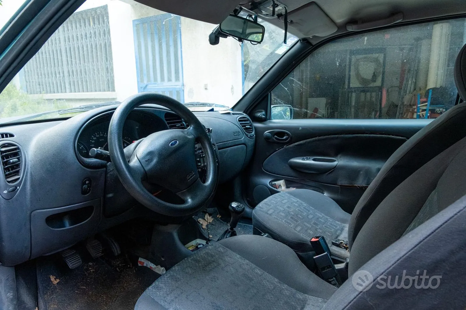 Ford Fiesta 2000 photo 4