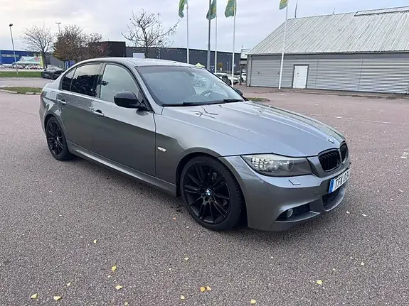BMW 318D 2011 photo 3