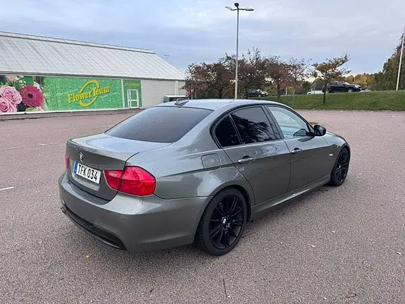 BMW 318D 2011 photo 4