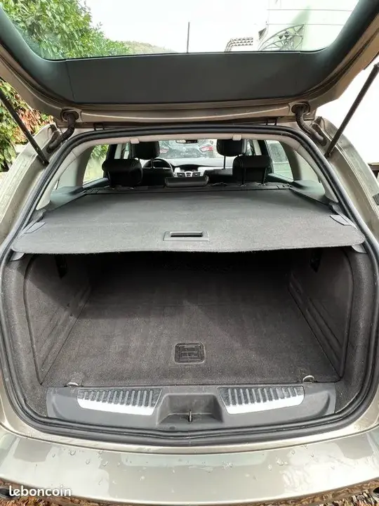 Renault Laguna 2011 photo 3