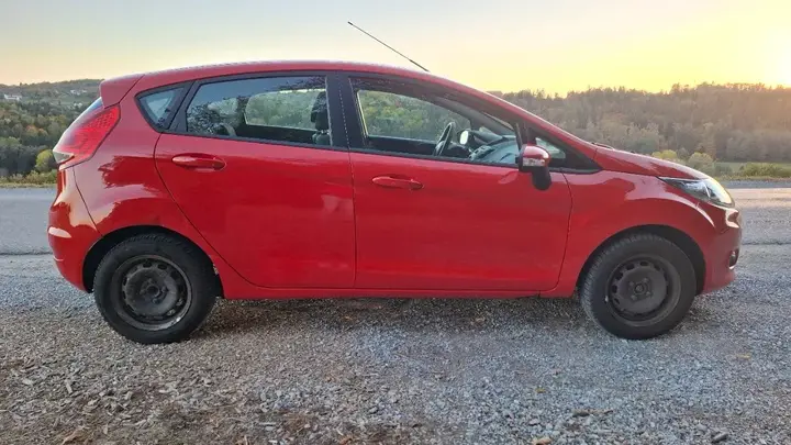 Ford Fiesta 2009 photo 2