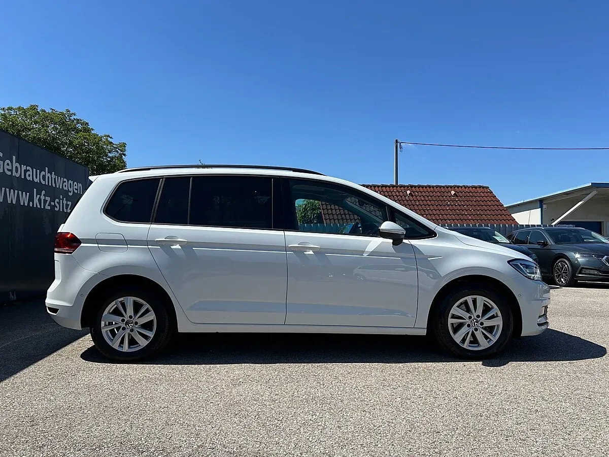 Volkswagen Touran 2023 photo 2