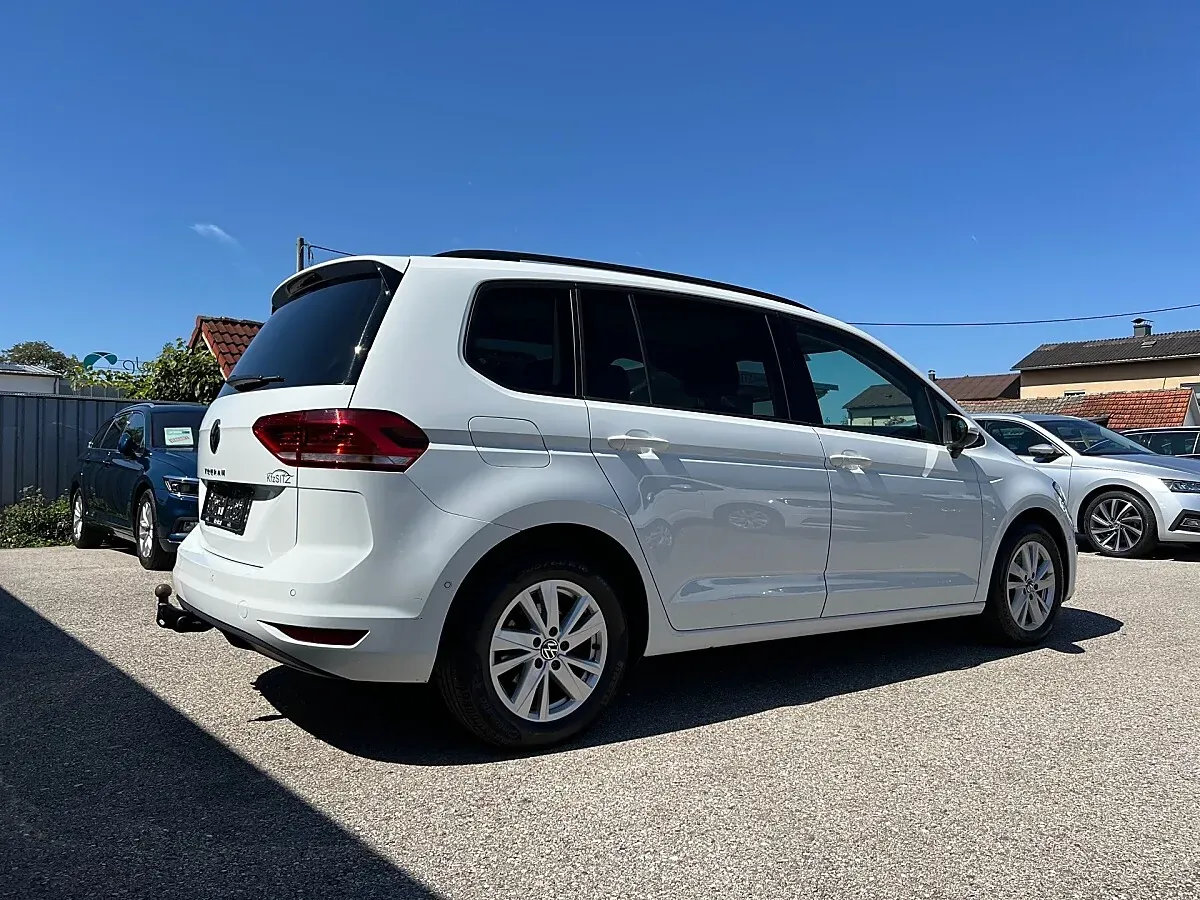 Volkswagen Touran 2023 photo 3