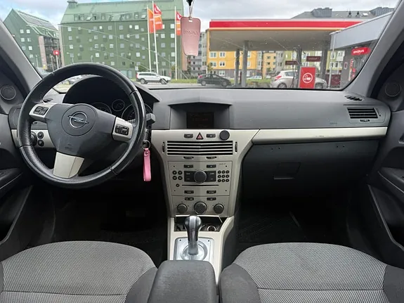 Opel Astra 2009 photo 3
