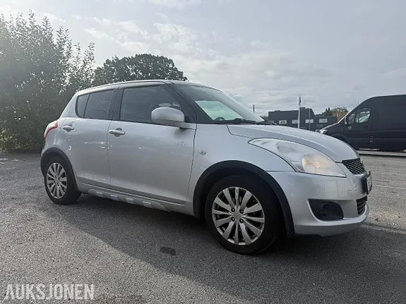 Suzuki Swift 2012 photo 2