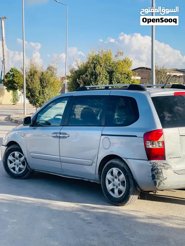 Kia Sedona 2008 photo 4