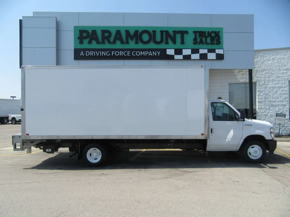 Ford E-450 2022 photo 2