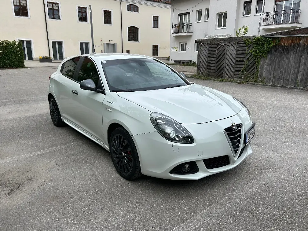 Alfa Romeo Giulietta 2016 photo 2