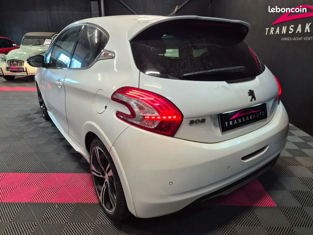 Peugeot 208 2014 photo 3