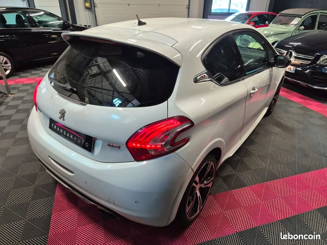 Peugeot 208 2014 photo 5