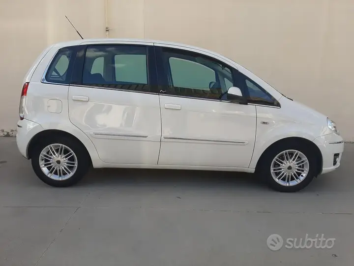 Lancia Musa 2011 photo 5